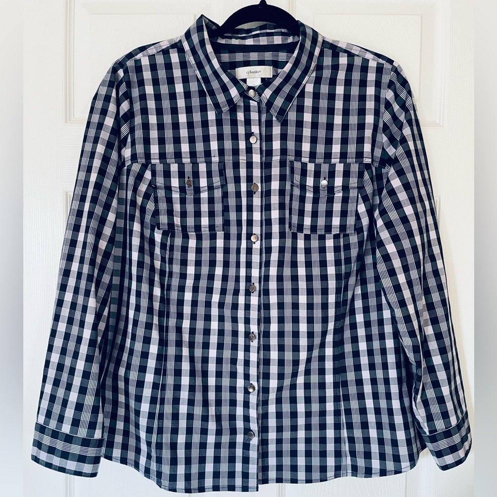 EUC 🖤🤍 CJ Banks Black & White Gingham Button-Up Shirt | 1X |Timeless Casual